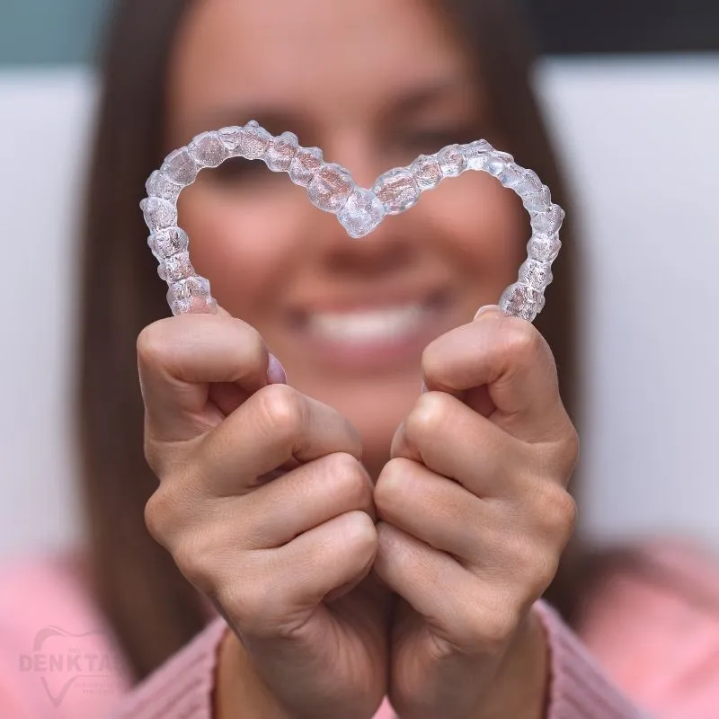 Erzurum’da Görünmez Braket Arıyorsanız, Invisalign ile Doğal Gülüşünüz Geri Dönüyor